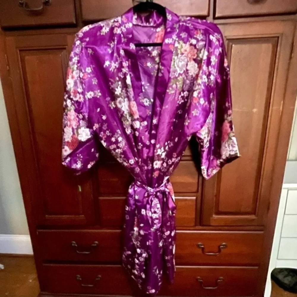JAPAN, SHORT PURPLE ROBE W/ BELT, NEW, SZ. M/L., W/ MULTICOLOR FLOWERS - Picture 2 of 3